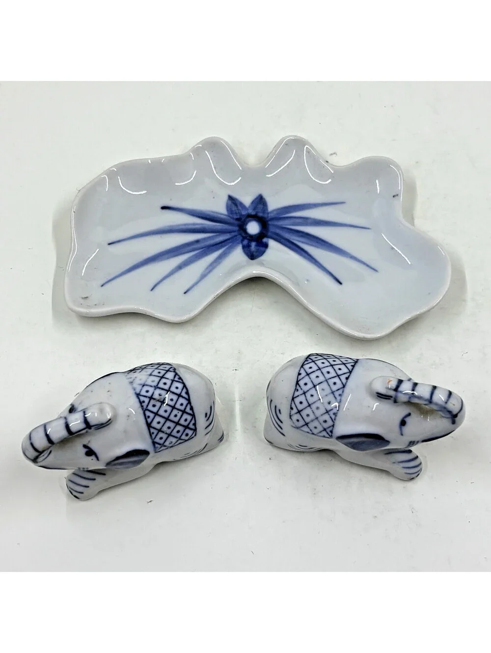 2 Delft Style Elephant Salt and Pepper Shakers with Tray - Vintage